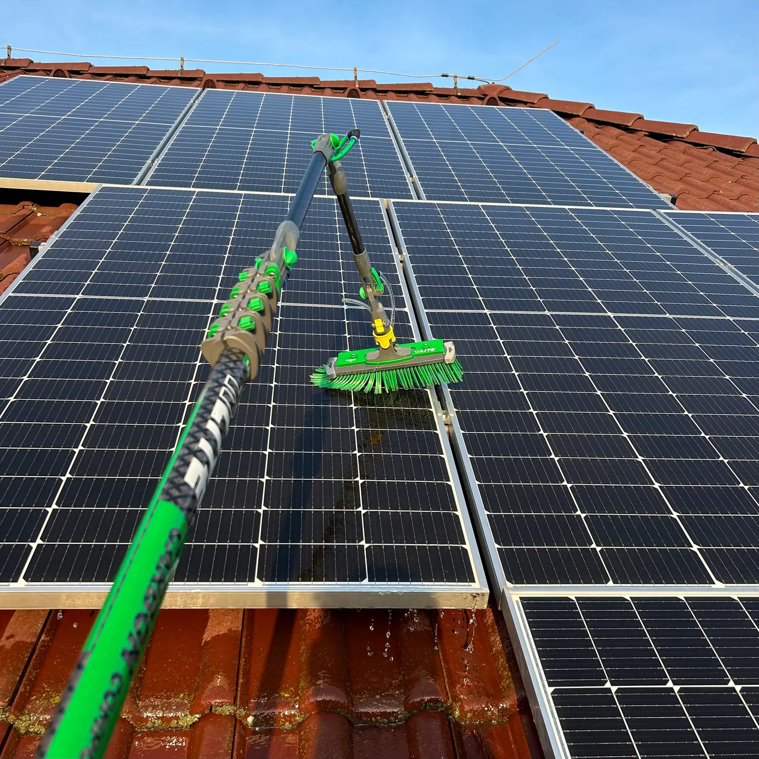 Mytí solárních a fotovoltaických panelů